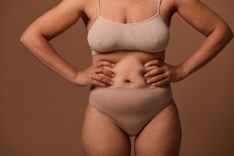 Being naked is torture for you? Here are 5 tips on how to learn to be comfortable with your body